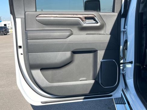 New 2026 GMC Sierra 2500 SLT w/ SLT Premium Package AWD/4WD image 22