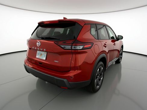 Used 2025 Nissan Rogue SV AWD/4WD image 9