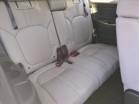 Used 2025 Honda Pilot EX-L image 18