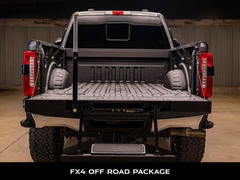 Used 2023 Ford F250 Lariat w/ Sport Appearance Package image 8