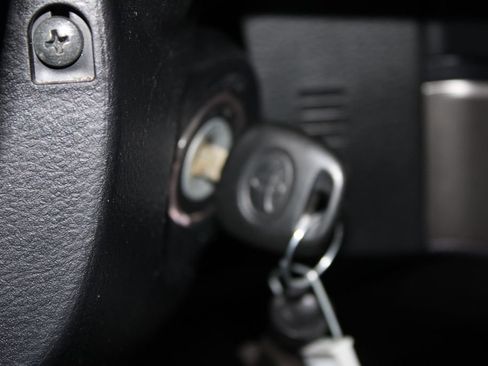 Used 2022 Toyota Tacoma SR image 40