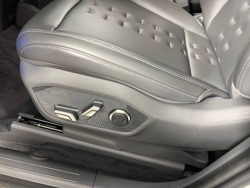 Used 2024 Kia EV9 Wind image 23