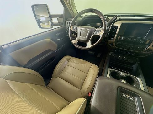 Used 2018 GMC Sierra 2500 Denali w/ Duramax Plus Package image 9