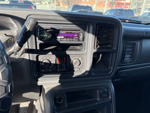 Used 2004 Chevrolet Silverado 2500 LS image 20