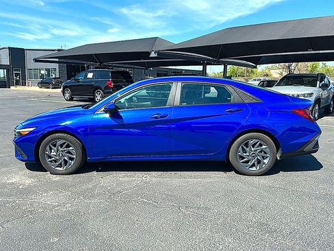Used 2024 Hyundai Elantra SEL image 5