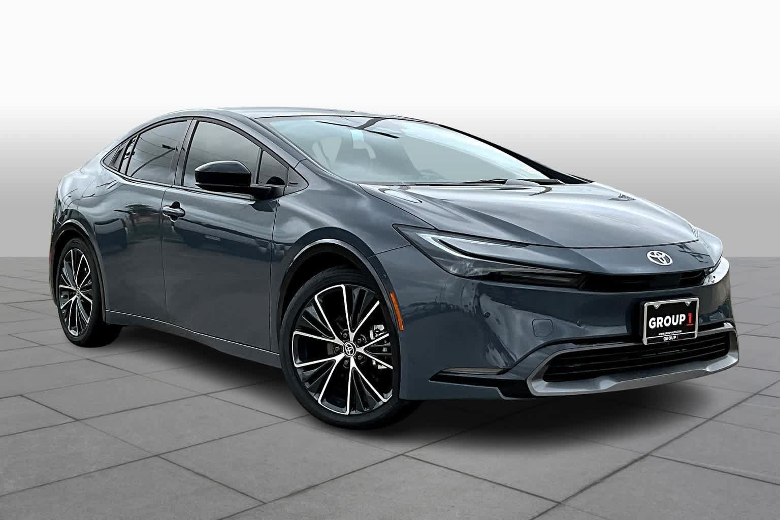 Used 2025 Toyota Prius Limited w/ Limited Premium Package FWD image 2
