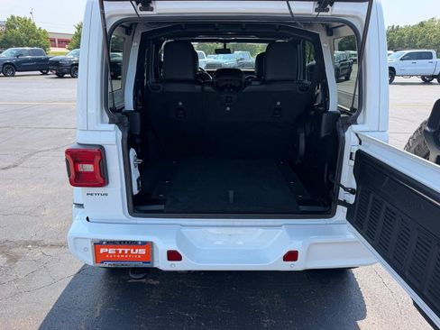 Used 2021 Jeep Wrangler Unlimited Sahara AWD/4WD image 5