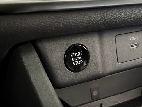 Used 2025 Nissan Rogue SL w/ Tech Package FWD image 6