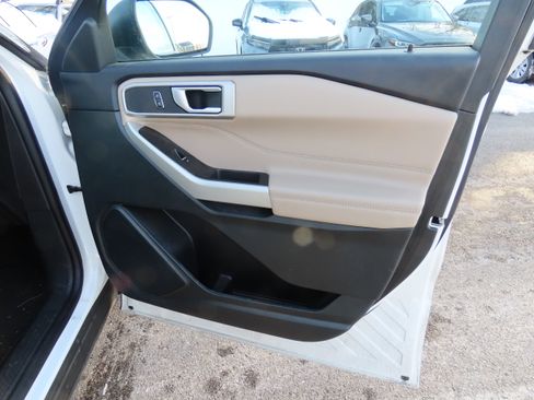 Used 2023 Ford Explorer XLT w/ Equipment Group 202A image 9