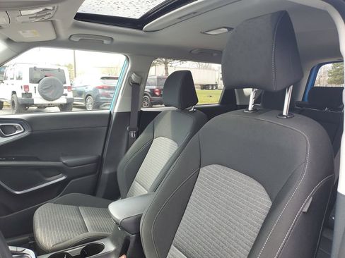 Used 2023 Kia Soul EX image 11