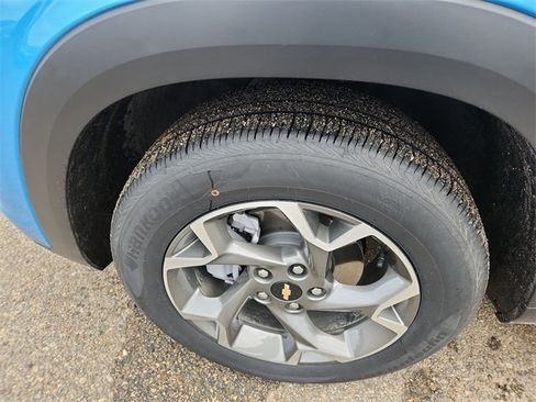 Certified 2025 Chevrolet Trax LT w/ LT Convenience Package image 30