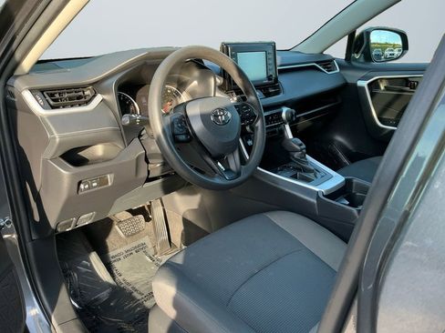 Used 2021 Toyota RAV4 LE FWD image 1