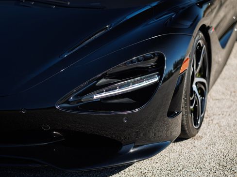 Used 2024 McLaren 750S Spider image 25