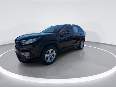 Used 2021 Toyota RAV4 XLE image 4