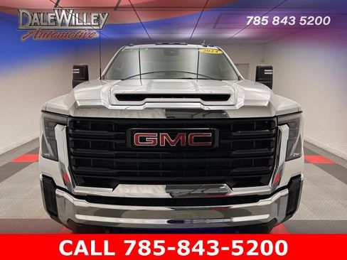 Used 2024 GMC Sierra 2500 Pro image 2