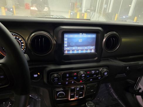 Used 2023 Jeep Wrangler Unlimited Sport AWD/4WD image 21