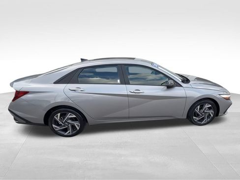 Used 2025 Hyundai Elantra Sport FWD image 9