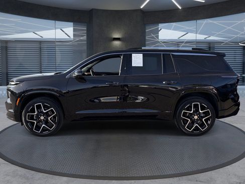 Certified 2025 Chevrolet Traverse High Country FWD image 3