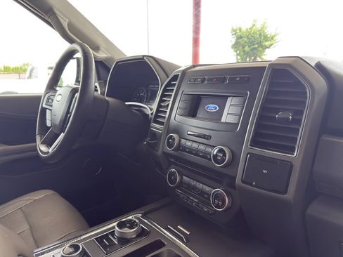 Used 2018 Ford Expedition XLT w/ Equipment Group 201A AWD/4WD image 20