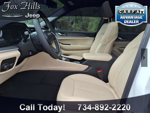 Used 2025 Jeep Grand Cherokee L Limited w/ Luxury Tech Group II AWD/4WD image 16