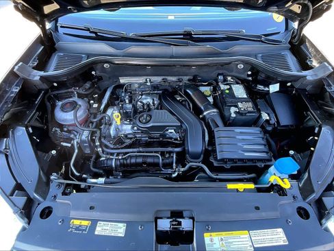 Used 2022 Volkswagen Taos SE w/ Panoramic Sunroof Package image 31