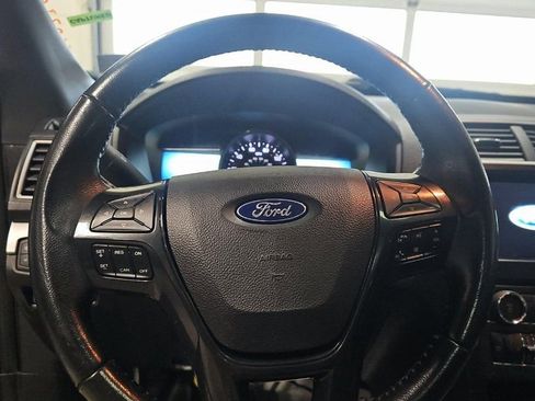 Used 2017 Ford Explorer XLT w/ Equipment Group 202A image 15