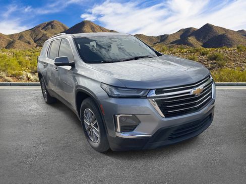 Used 2023 Chevrolet Traverse LT FWD image 3