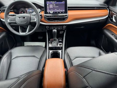 Used 2024 Jeep Compass Limited image 11