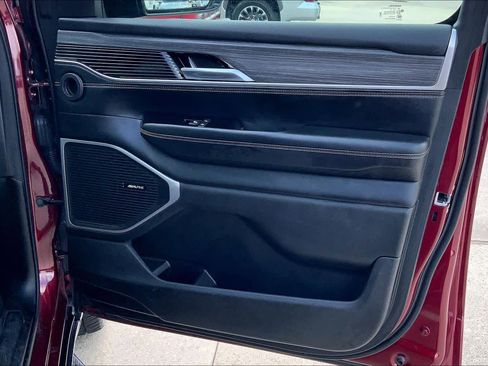 Used 2023 Jeep Wagoneer L Series II image 22