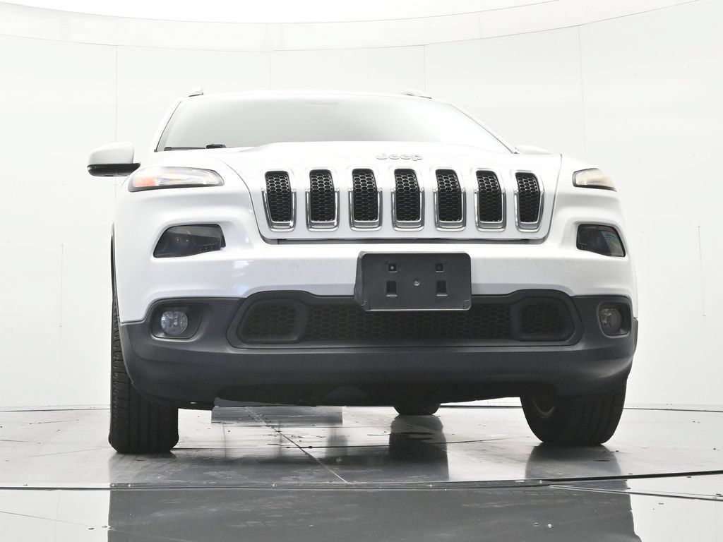 Used 2016 Jeep Cherokee Latitude FWD image 38