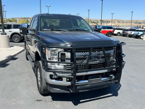Used 2019 Ford F350 XLT w/ XLT Premium Package AWD/4WD image 4