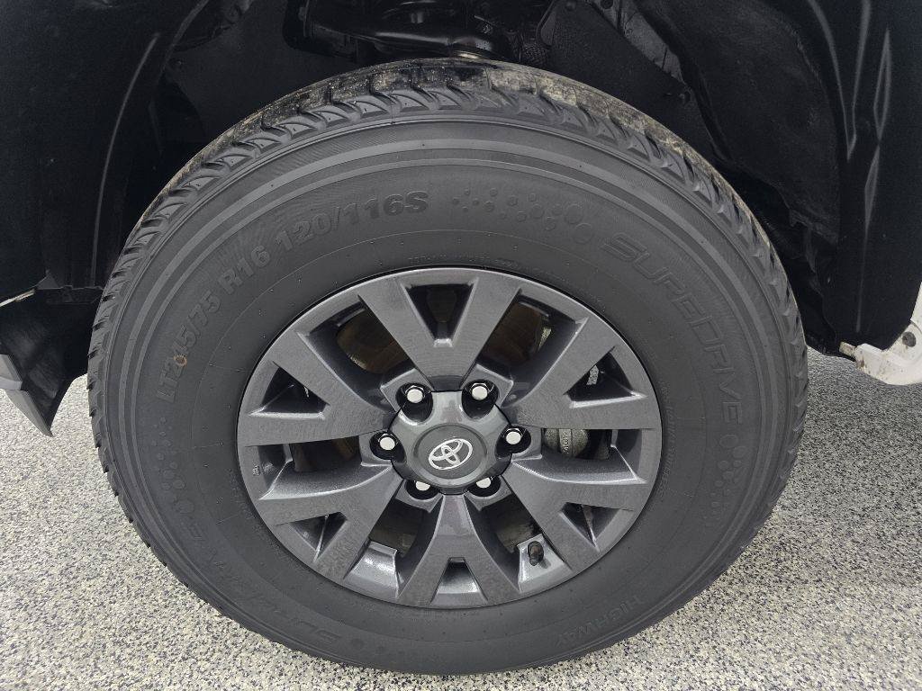 Used 2021 Toyota Tacoma SR5 AWD/4WD image 31