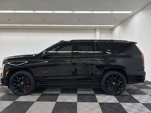 Used 2026 Cadillac Escalade V w/ LPO, ONYX Package image 4