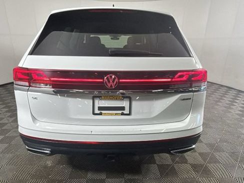 Used 2024 Volkswagen Atlas SE AWD/4WD image 3