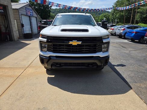 Used 2024 Chevrolet Silverado 2500 W/T w/ WT Convenience Package AWD/4WD image 2