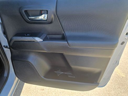 Used 2019 Toyota Tacoma TRD Off-Road AWD/4WD image 19