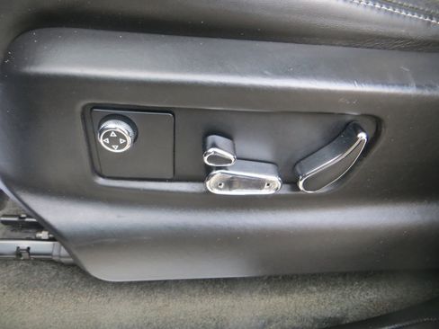 Used 2018 Bentley Bentayga image 22