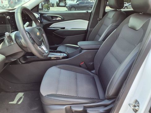 Certified 2024 Chevrolet Trax LT w/ Driver Confidence Package image 12