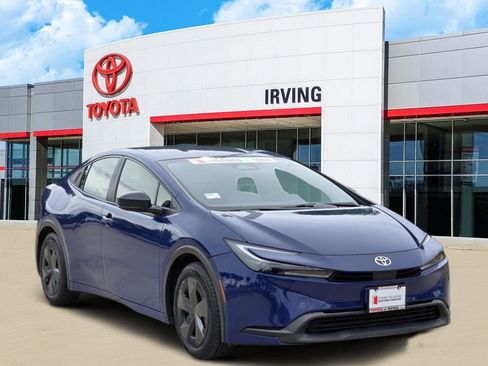 Used 2024 Toyota Prius LE FWD image 2