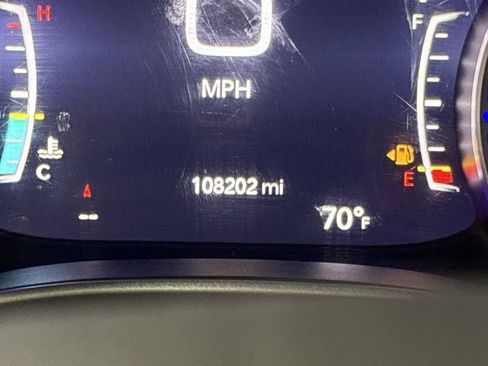 Used 2021 Chrysler Pacifica Touring-L FWD image 13