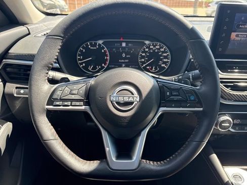 Used 2023 Nissan Altima 2.0 SR FWD image 5