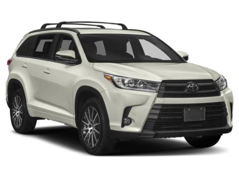 Used 2019 Toyota Highlander SE FWD image 6