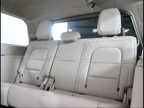Used 2019 Lincoln Navigator Reserve AWD/4WD image 11