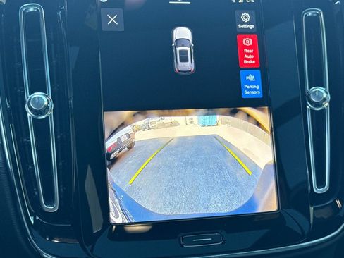 Certified 2025 Volvo XC40 B5 Core AWD/4WD image 20