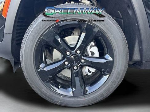 New 2025 Jeep Grand Cherokee Altitude RWD image 32