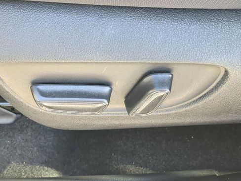 Used 2024 Toyota Highlander LE image 20