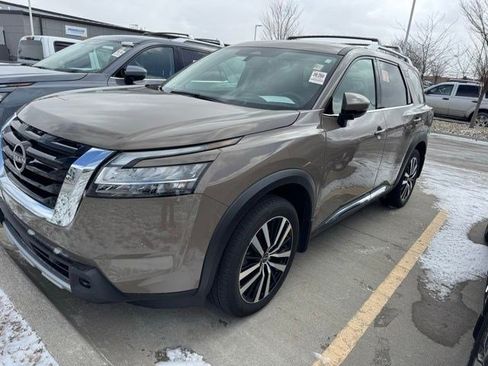 Used 2024 Nissan Pathfinder Platinum w/ Cargo Package image 1