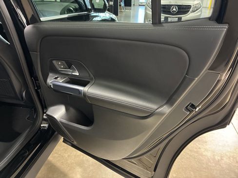 Used 2025 Mercedes-Benz GLB 250 GLB 250 image 20