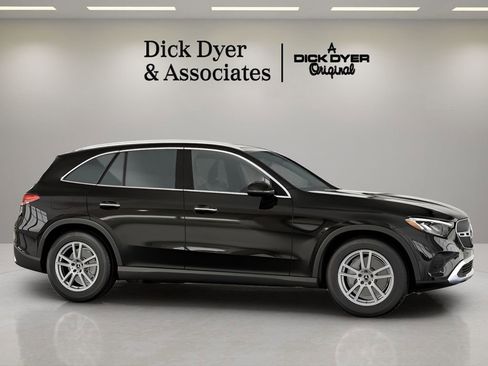 Used 2025 Mercedes-Benz GLC 300 image 3