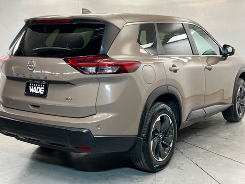 Used 2024 Nissan Rogue SV FWD image 6